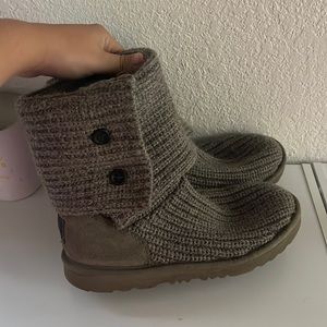 oldies but goodies, ugg brand lounge boots, size 8, good condition.